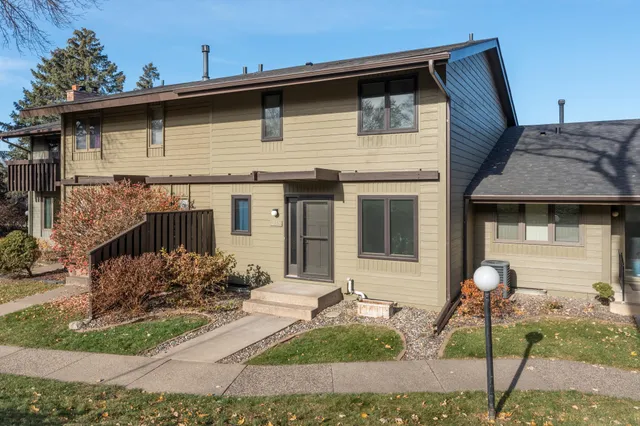 $307,500 | 1275 Brighton Square, New Brighton, MN 55112