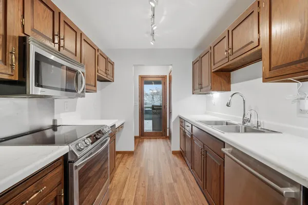 $299,900 | 1275 Brighton Square, New Brighton, MN 55112