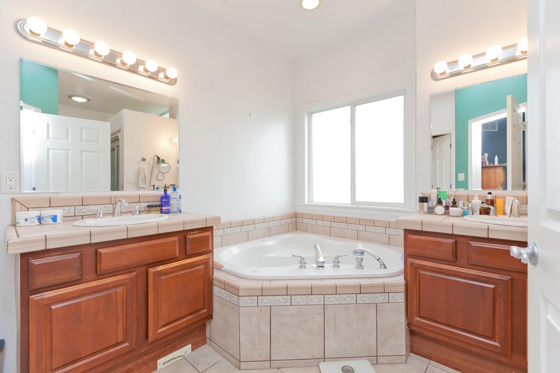 1815 O Road Fruita, CO 81521 - Photo 28 of 42 a bathroom with a sink mirror and a bathtub
