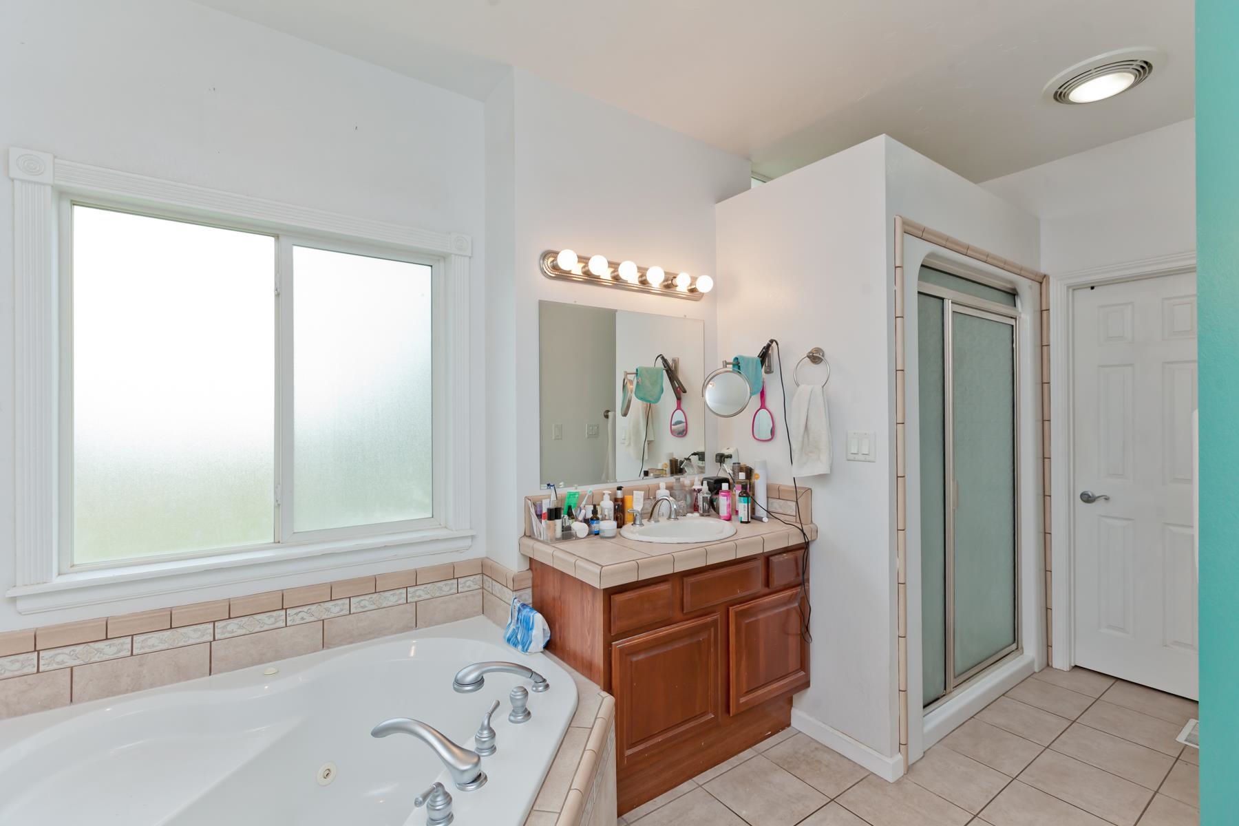 1815 O Road Fruita, CO 81521 - Photo 29 of 42 a bathroom with a sink mirror and a bathtub