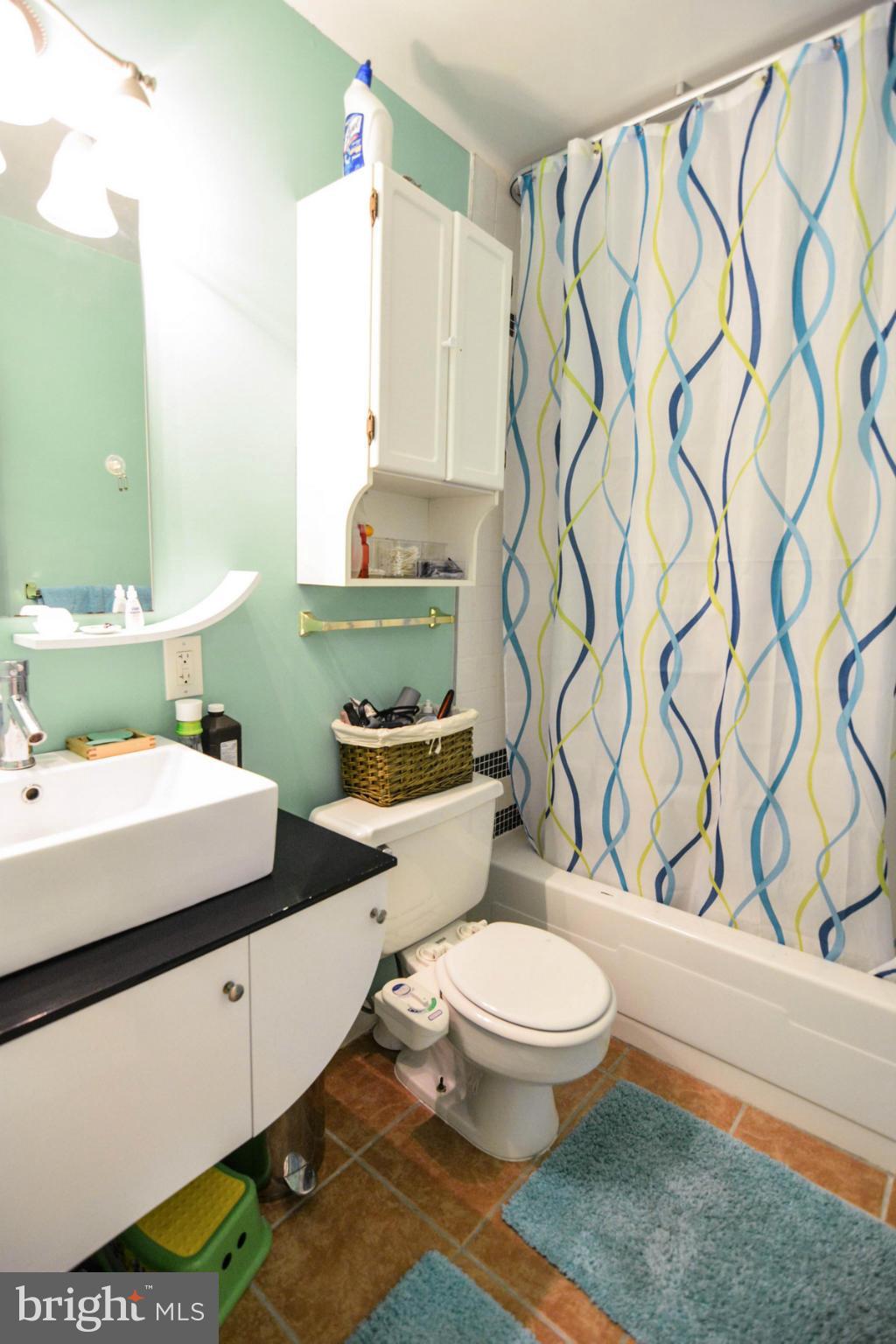 7210 Ridgeway Drive Manassas, VA 20112 - Photo 18 of 27 Bath (Master)