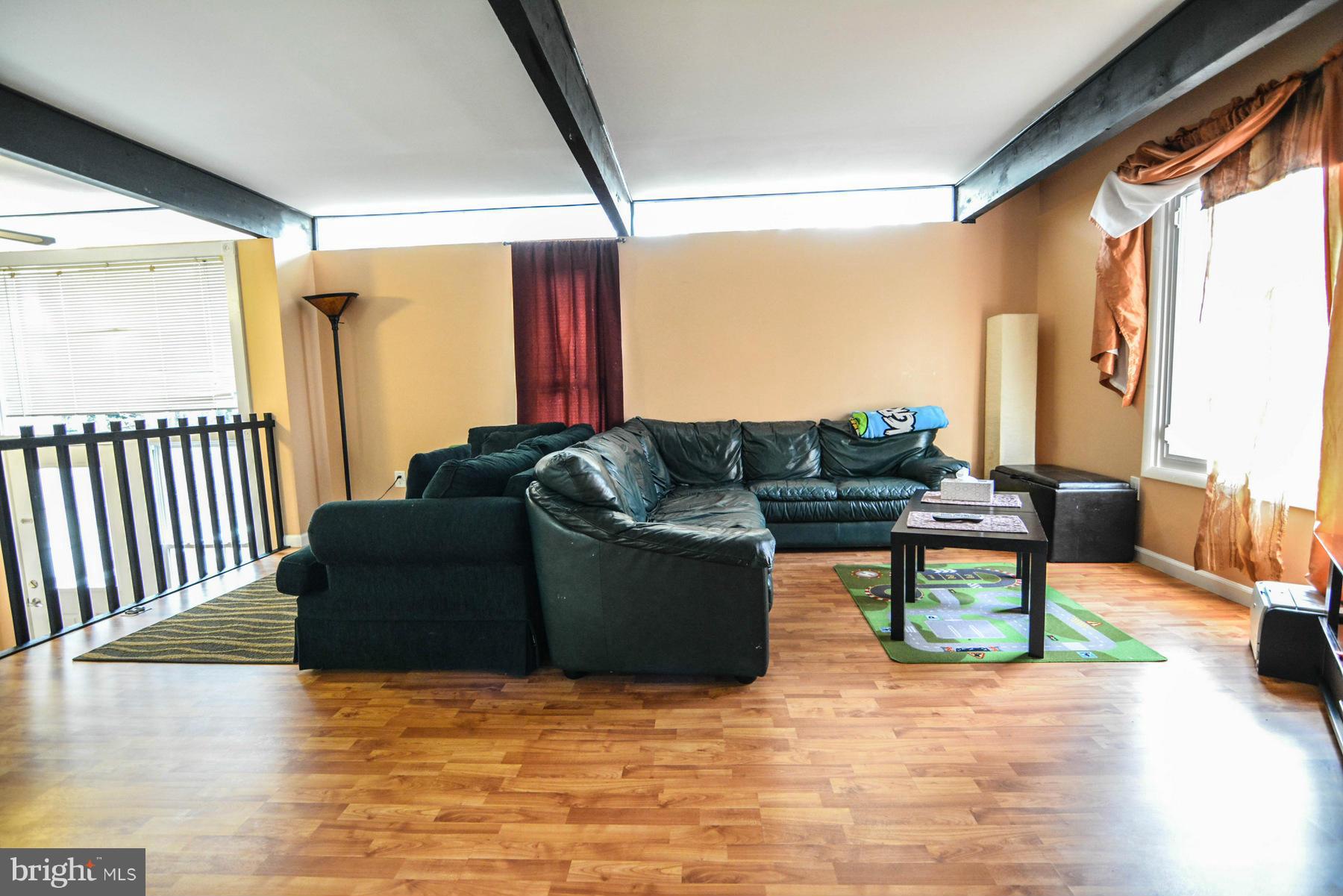 7210 Ridgeway Drive Manassas, VA 20112 - Photo 7 of 27 Living Room