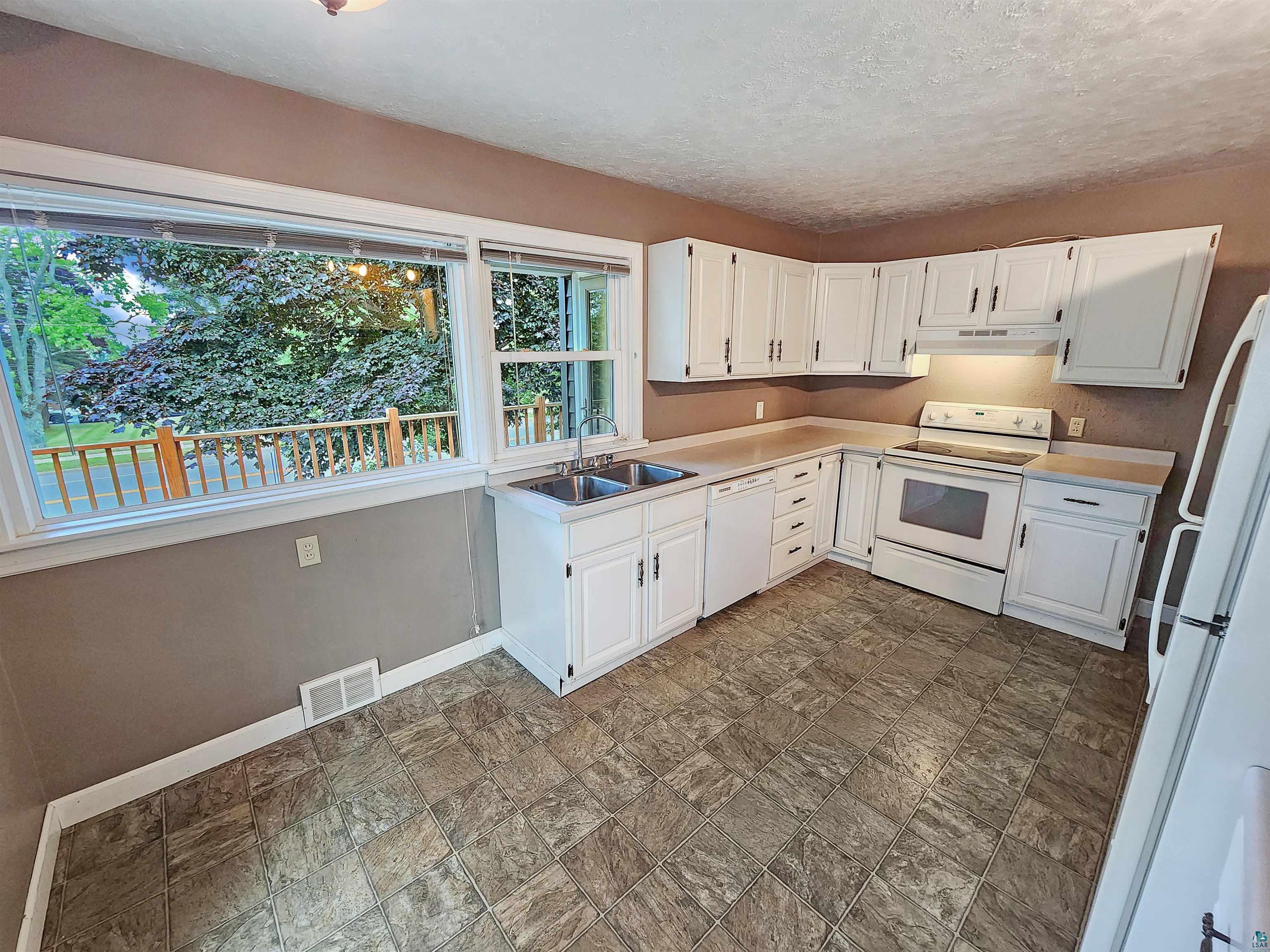 5061 London Road Duluth, MN 55804 - Photo 14 of 20 Gallery Image 14