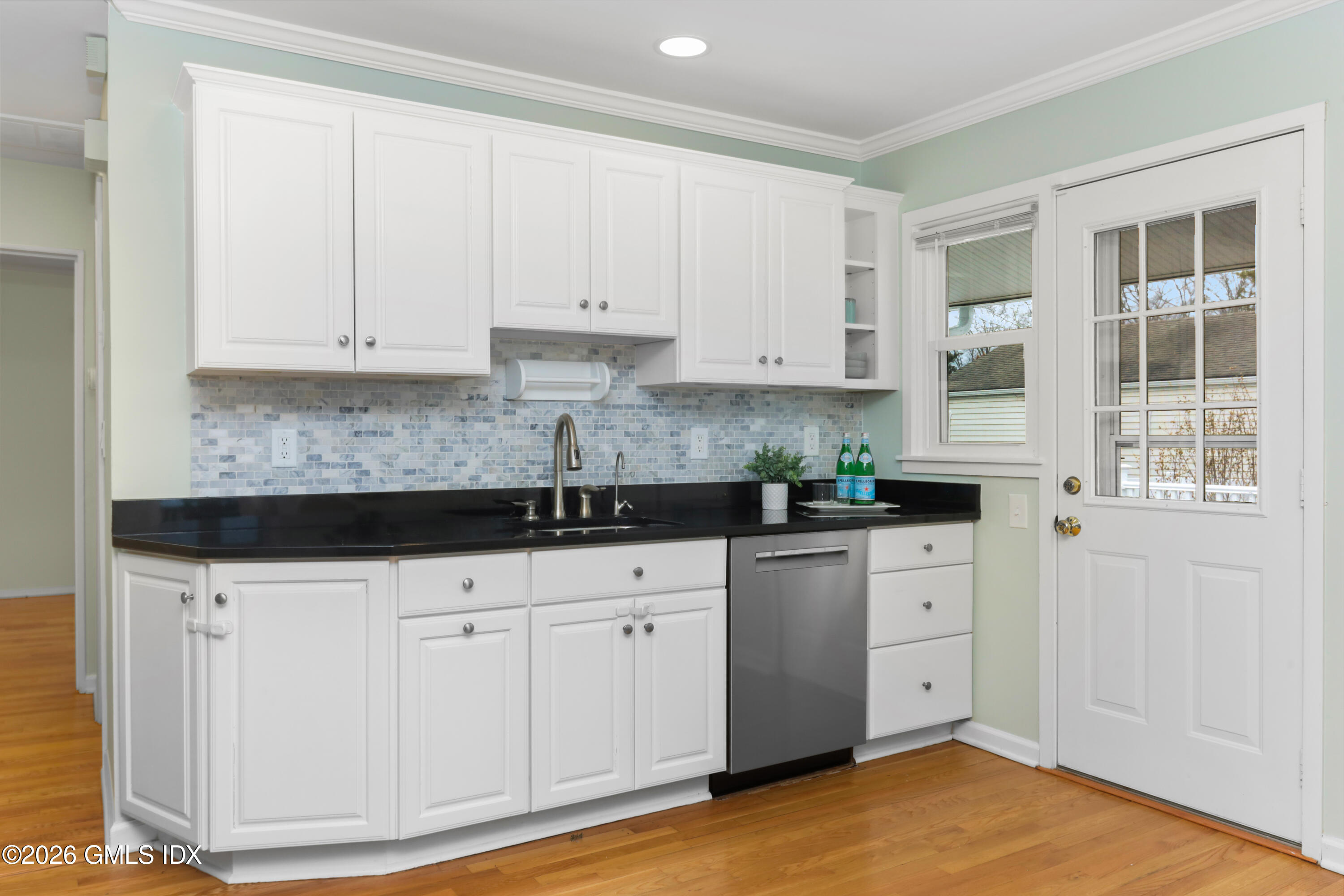 45 Sound Beach Ave Extension Riverside, CT 06878 - Photo 8 of 31 07