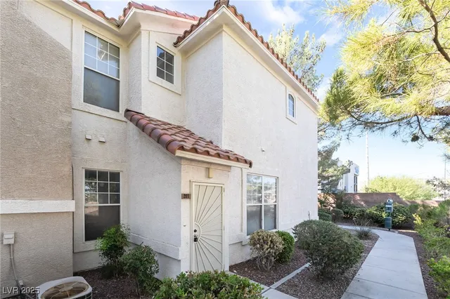 $1,700 | 8555 West Russell Road, Unit 2011, Las Vegas, NV 89113