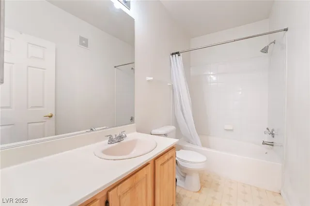 $1,700 | 8555 West Russell Road, Unit 2011, Las Vegas, NV 89113