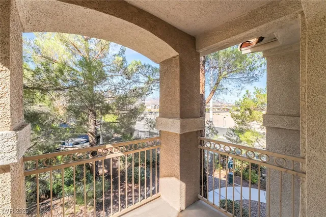 $1,700 | 8555 West Russell Road, Unit 2011, Las Vegas, NV 89113