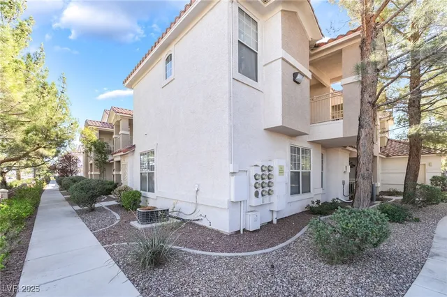 $1,700 | 8555 West Russell Road, Unit 2011, Las Vegas, NV 89113