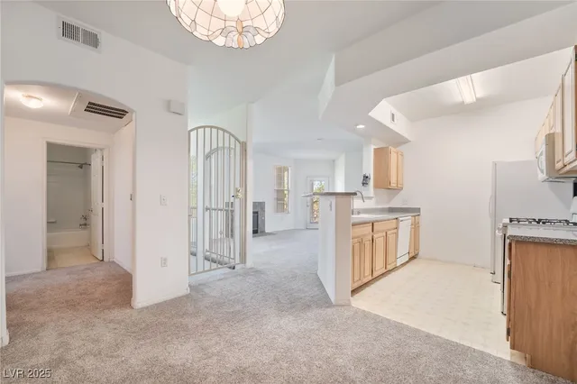 $1,700 | 8555 West Russell Road, Unit 2011, Las Vegas, NV 89113