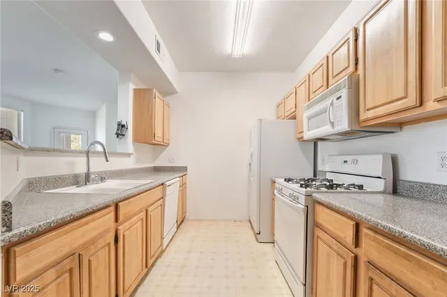 $1,700 | 8555 West Russell Road, Unit 2011, Las Vegas, NV 89113