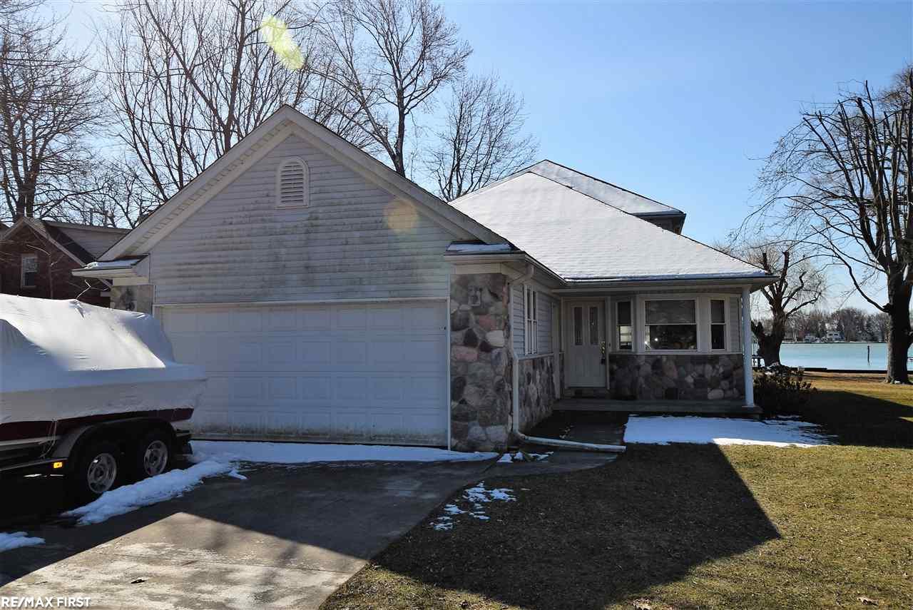 2833 Pointe Tremble Road Algonac, MI 48001 - Photo 7 of 43 31341933-6.JPG