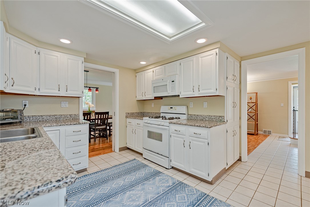4617 Birchwold Road South Euclid, OH 44121 - Photo 9 of 35