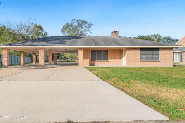 $295,000 | 3 Governor Edwards Drive, Crowley, LA 70526
