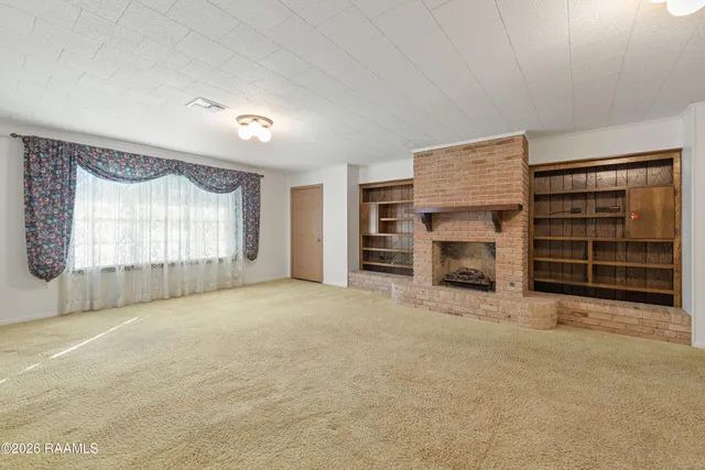 $295,000 | 3 Governor Edwards Drive, Crowley, LA 70526