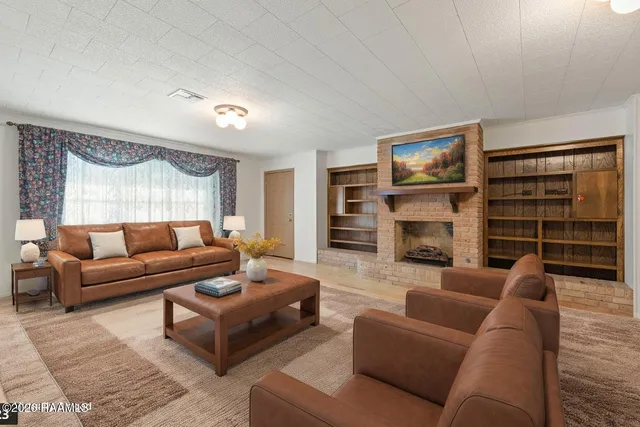 $295,000 | 3 Governor Edwards Drive, Crowley, LA 70526