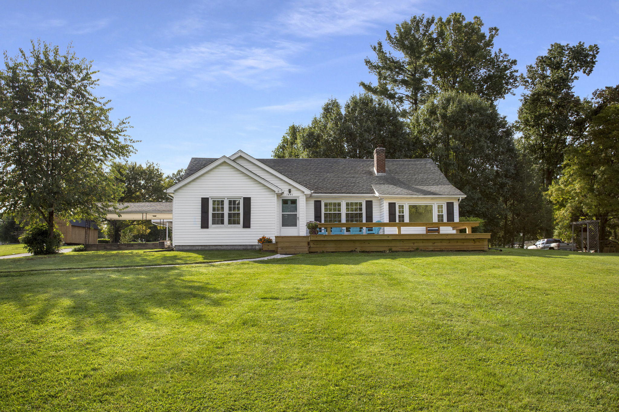 1641 Overhill Road Bristol, VA 24201 - Photo 2 of 28 7-web-or-mls-IMG_5017