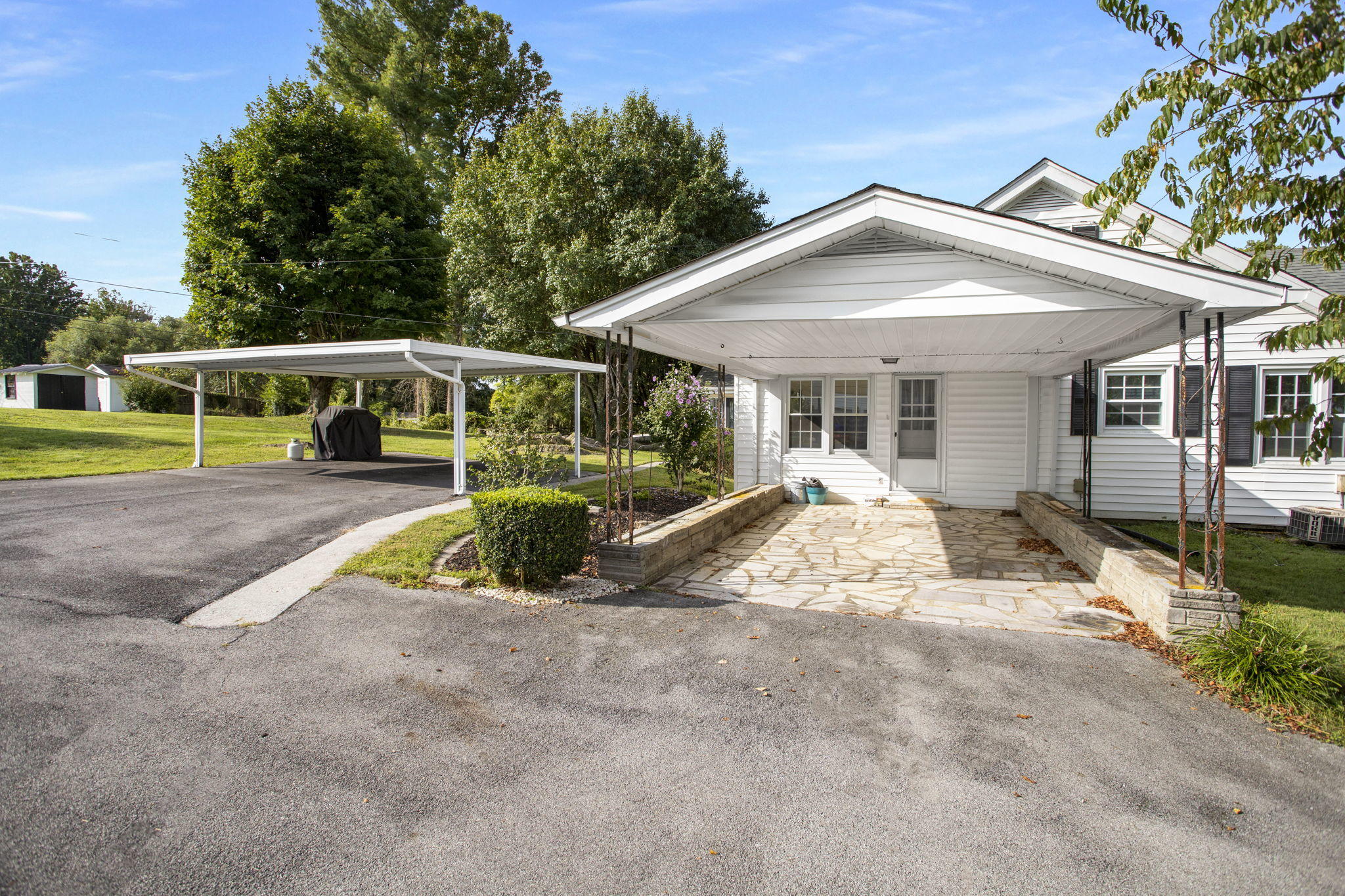 1641 Overhill Road Bristol, VA 24201 - Photo 10 of 28 9-web-or-mls-IMG_5035