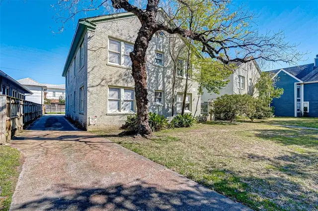 $1,800 | 1024 Heights Boulevard, Unit 3, Houston, TX 77008