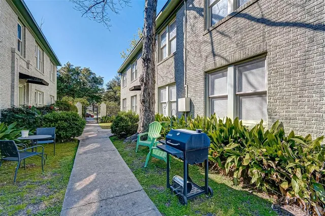 $1,800 | 1024 Heights Boulevard, Unit 3, Houston, TX 77008