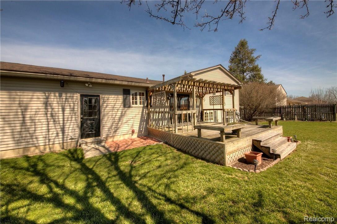 44101 Warren Road Canton, MI 48187 - Photo 31 of 34 34 Rear.jpg
