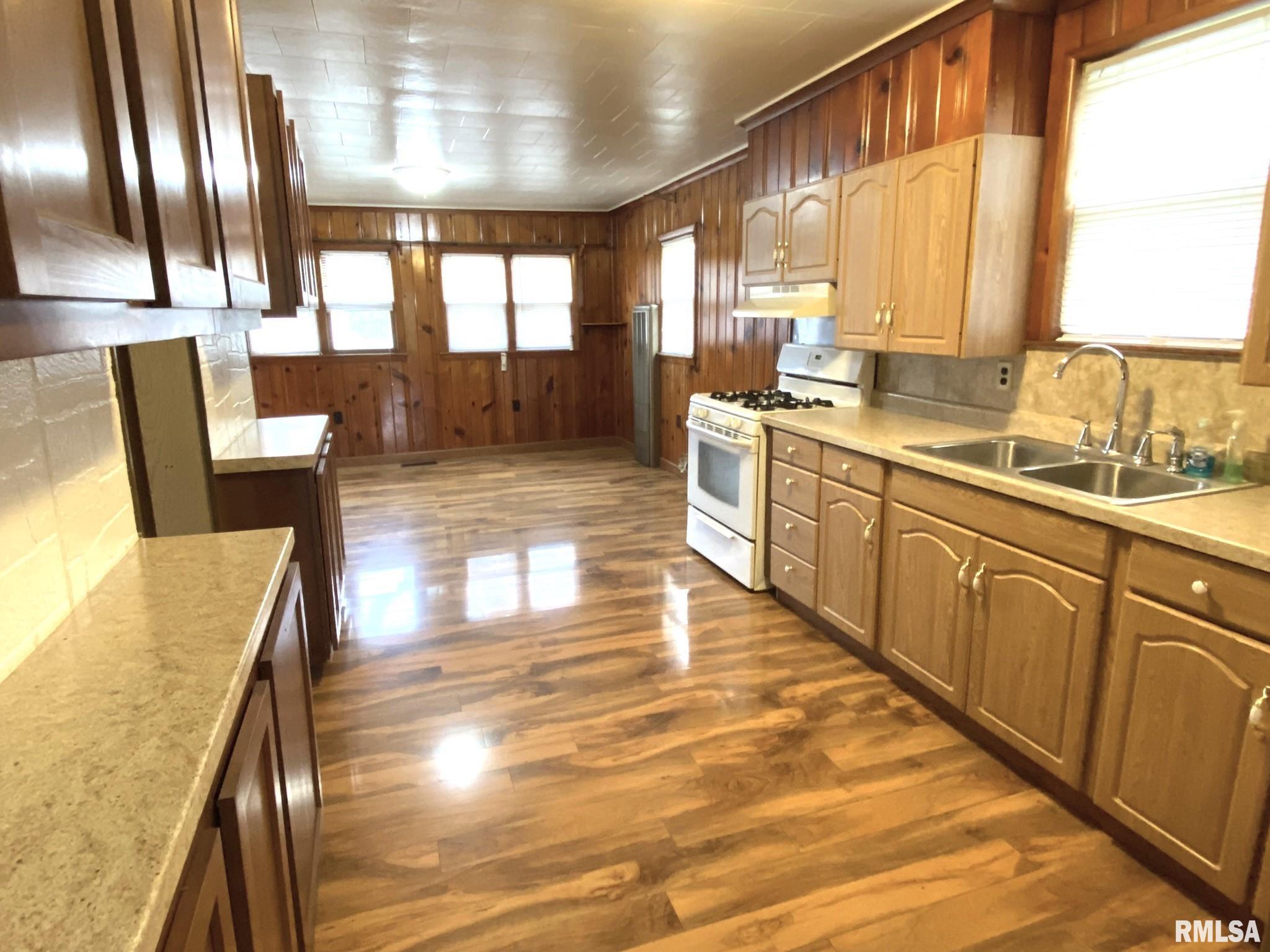 2405 South 15th Street Springfield, IL 62703 - Photo 5 of 26