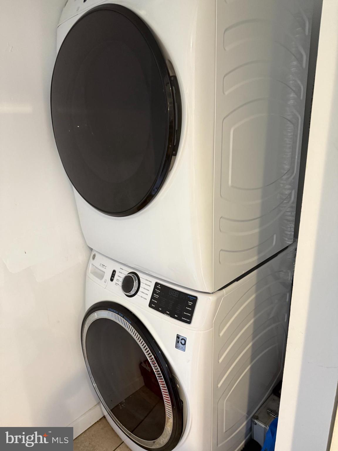 11008 Croom Road Upper Marlboro, MD 20772 - Photo 3 of 3 a utility room with dryer and washer