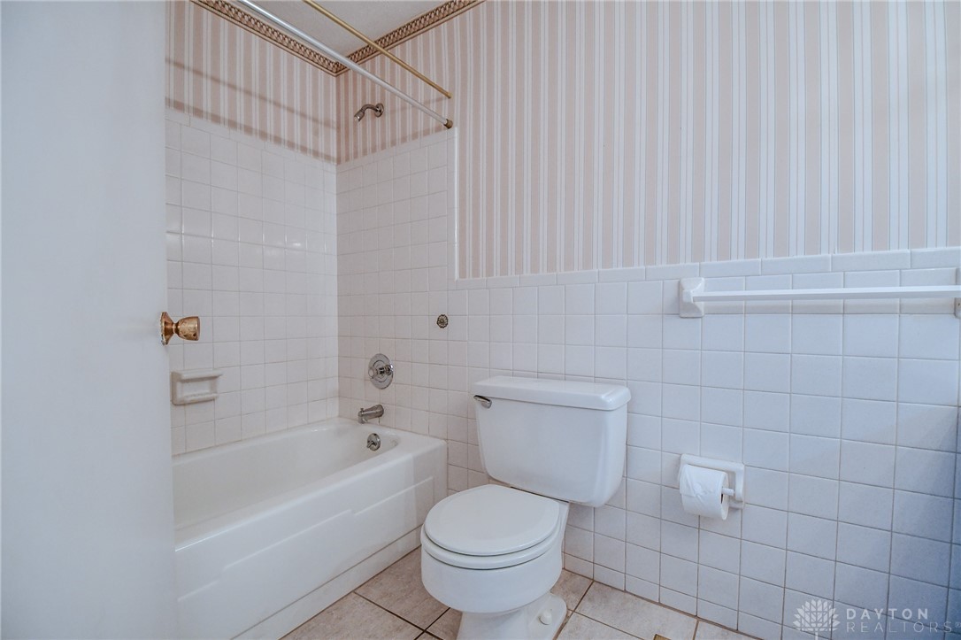 8225 Paragon Road Dayton, OH 45458 - Photo 20 of 30 Hall bath