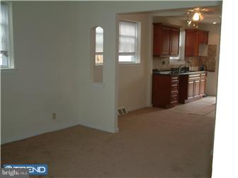 3146 Fordham Road Philadelphia, PA 19114 - Photo 8 of 12 Living Room
