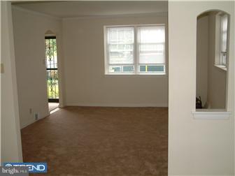 3146 Fordham Road Philadelphia, PA 19114 - Photo 9 of 12 Living Room