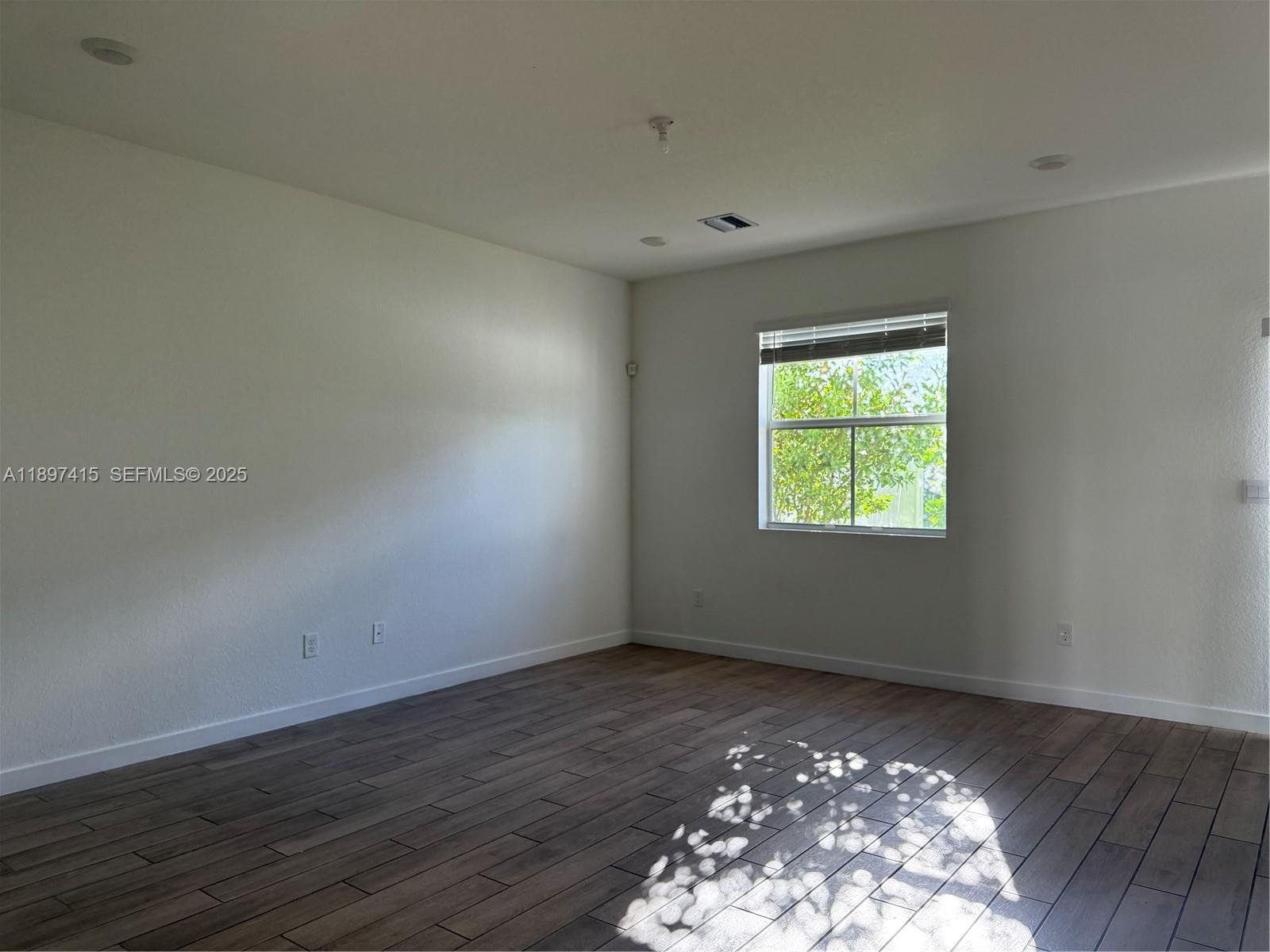 1672 Southeast 8th Street Homestead, FL 33033 - Photo 5 of 19