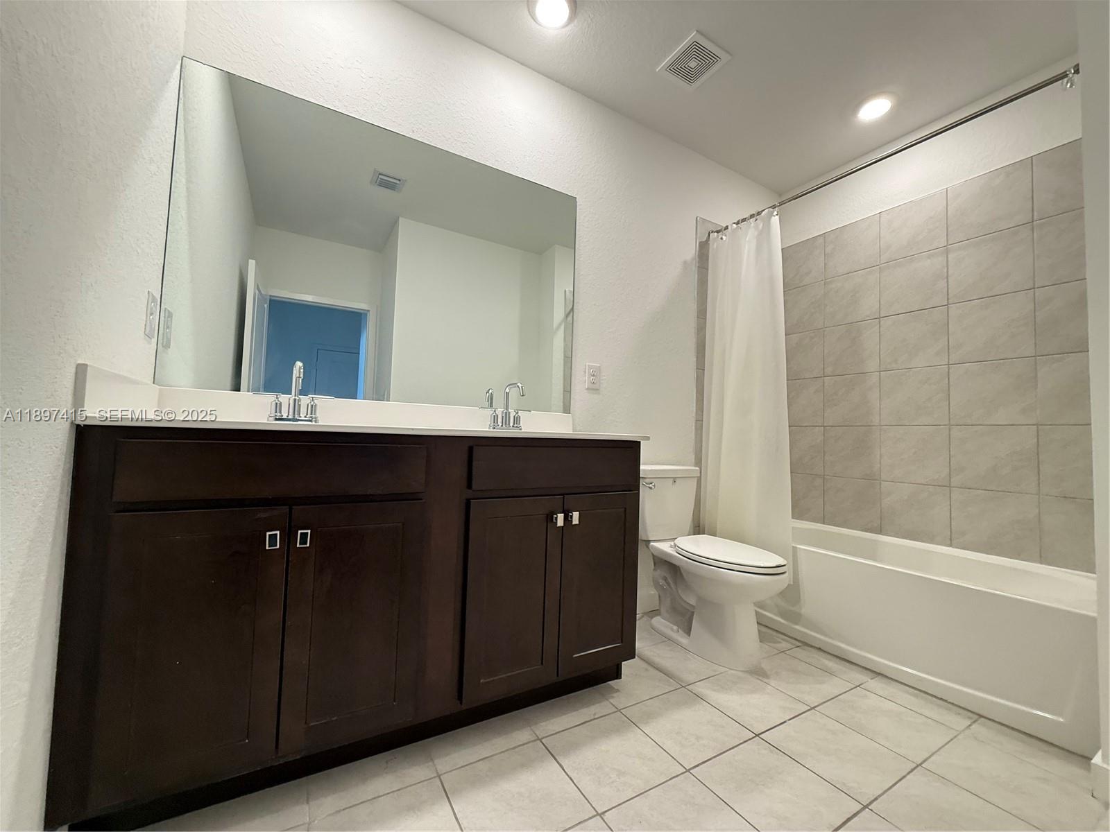 1672 Southeast 8th Street Homestead, FL 33033 - Photo 7 of 19