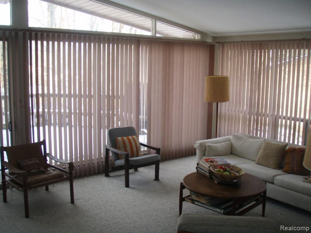 29360 Summerwood Road Farmington, MI 48334 - Photo 14 of 31 Nice And Sunny Living Room