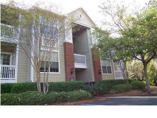 $2,295 | 1600 Long Grove Drive, Unit 126, Mount Pleasant, SC 29464