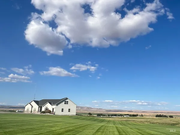 $859,900 | 2048 6th Avenue West, Vale, OR 97918