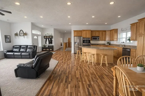 $859,900 | 2048 6th Avenue West, Vale, OR 97918