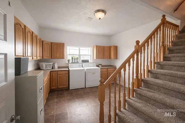 $859,900 | 2048 6th Avenue West, Vale, OR 97918