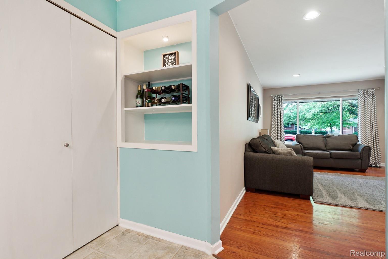 11364 Erdmann Road Sterling Heights, MI 48314 - Photo 5 of 28 Built in Shelving