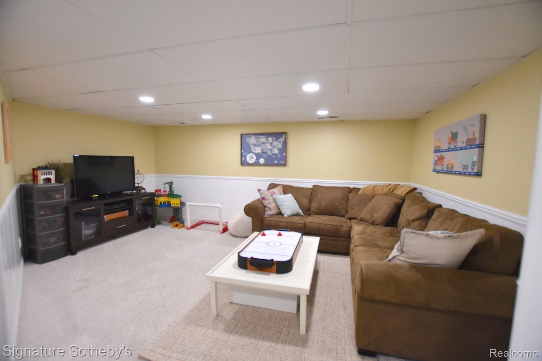 18258 Beverly Road Franklin, MI 48025 - Photo 32 of 39 41JPG.jpg