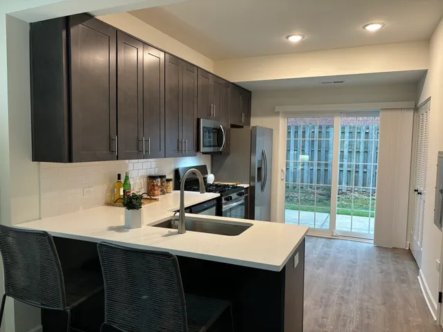 $2,500 | 1432 North Naperville Wheaton Road, Unit 100, Naperville, IL 60563