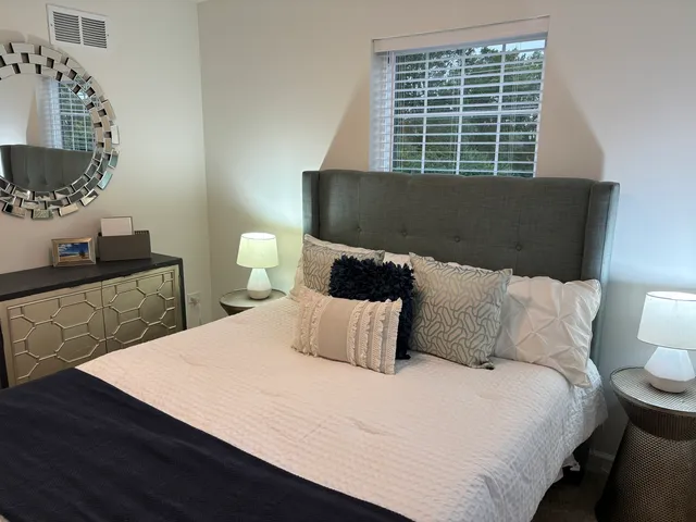 $2,500 | 1432 North Naperville Wheaton Road, Unit 100, Naperville, IL 60563