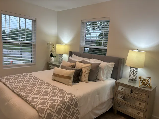 $2,500 | 1432 North Naperville Wheaton Road, Unit 100, Naperville, IL 60563