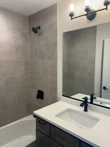 $2,500 | 1432 North Naperville Wheaton Road, Unit 100, Naperville, IL 60563