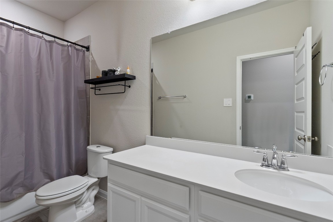 10835 Clfs Vw Drive Rosharon, TX 77583 - Photo 12 of 21 Bathroom 2