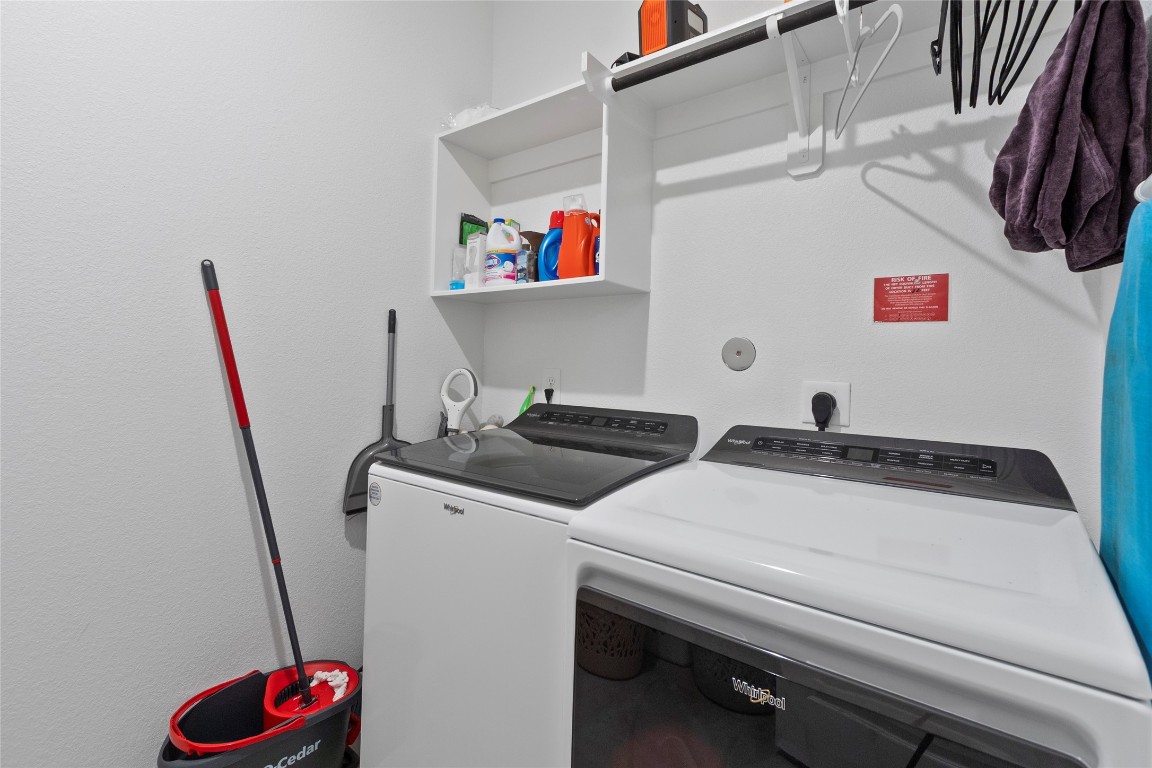 10835 Clfs Vw Drive Rosharon, TX 77583 - Photo 13 of 21 Laundry Room