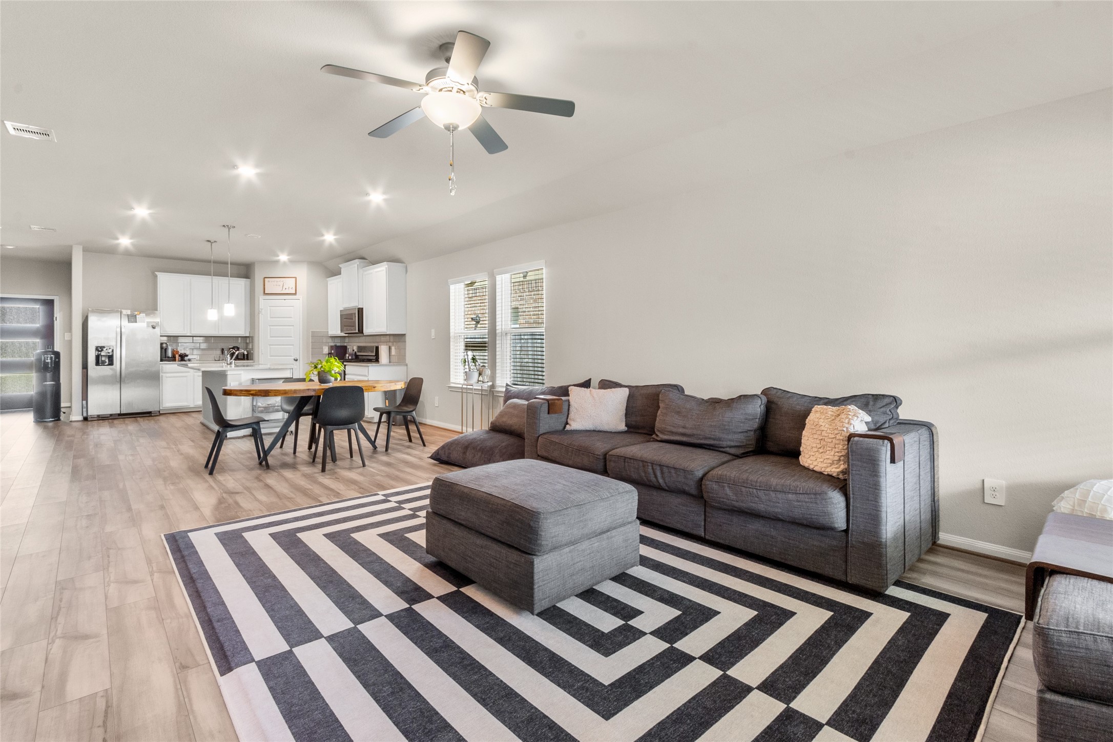 10835 Clfs Vw Drive Rosharon, TX 77583 - Photo 14 of 21 Living & Dining area