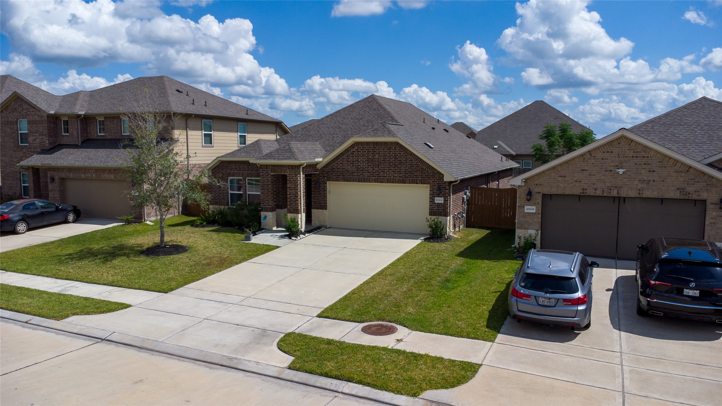 10835 Clfs Vw Drive Rosharon, TX 77583 - Photo 2 of 21