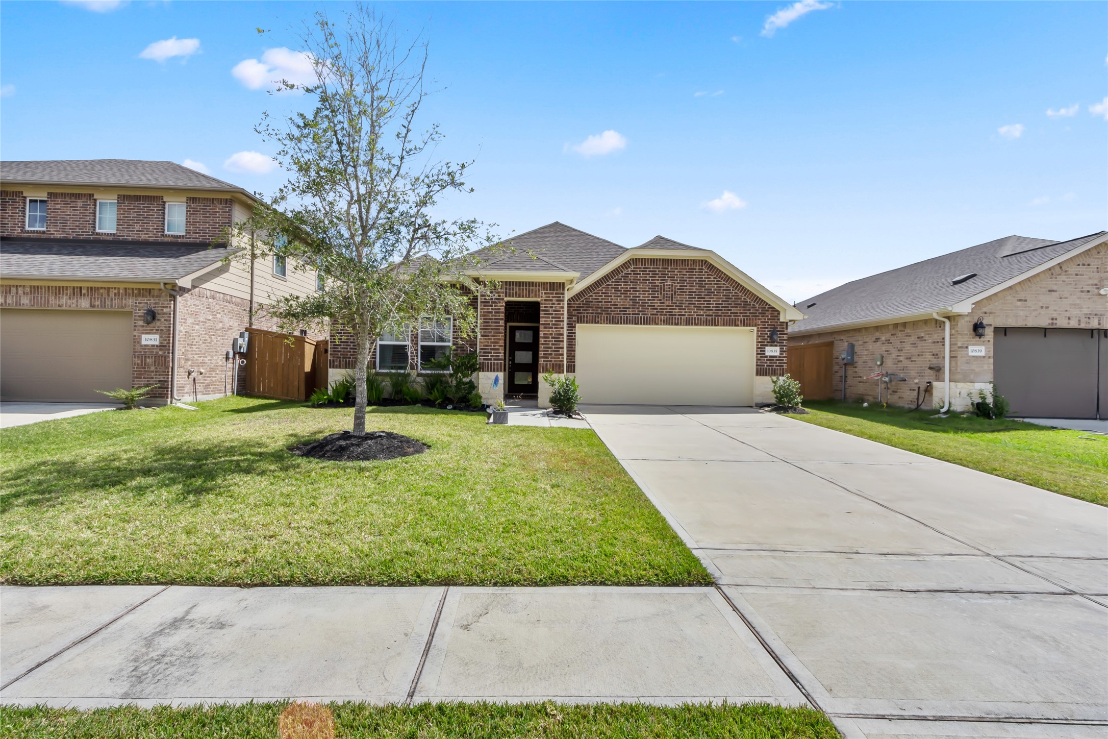 10835 Clfs Vw Drive Rosharon, TX 77583 - Photo 3 of 21