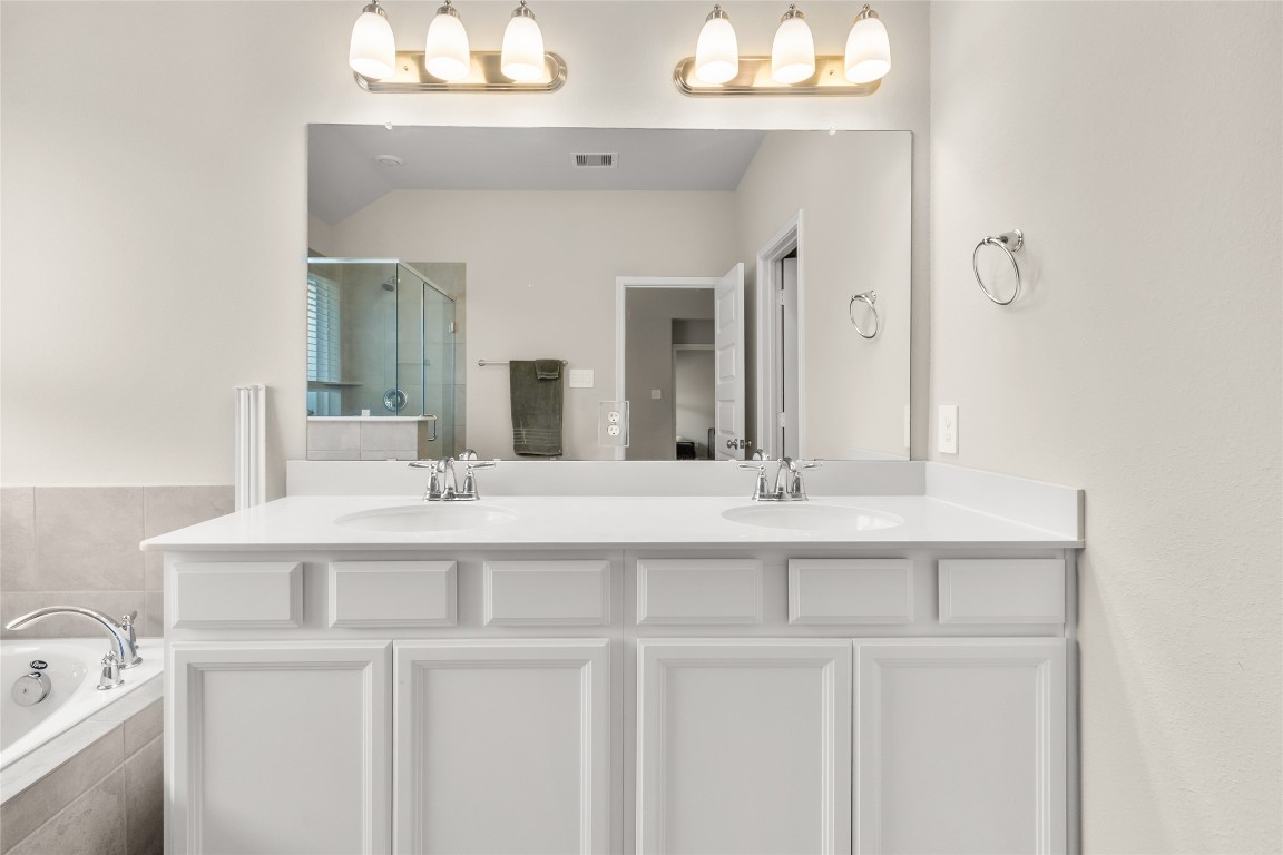 10835 Clfs Vw Drive Rosharon, TX 77583 - Photo 5 of 21 Primary Bathroom w/ double sink
