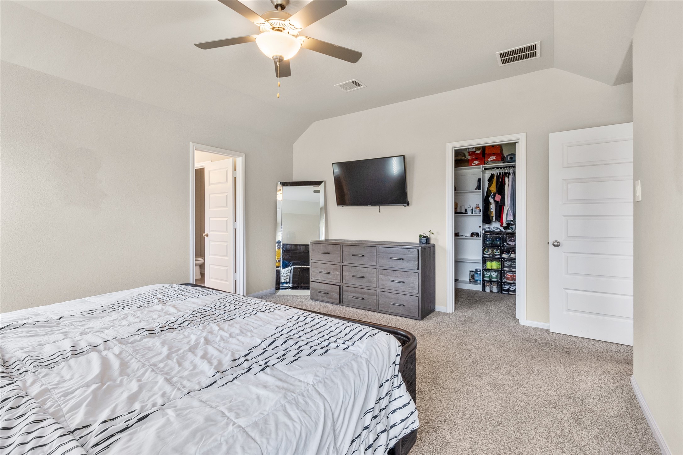 10835 Clfs Vw Drive Rosharon, TX 77583 - Photo 7 of 21 Primary Bedroom