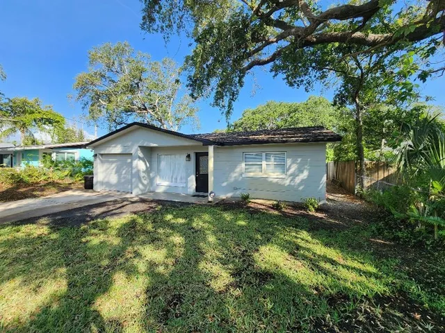 $2,500 | 798 11th Avenue, New Smyrna Beach, FL 32169